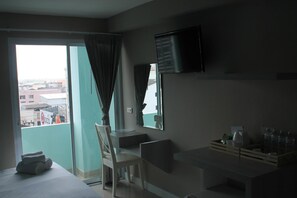Desk, rollaway beds, free WiFi - V-Ocean Palace Hat Yai (Hat Yai)