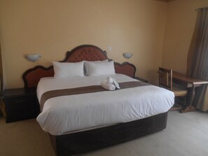 Desk, blackout drapes, iron/ironing board, free rollaway beds - Pebble Rock Lodge (Bulawayo)