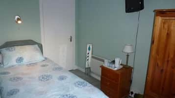 Iron/ironing board, free WiFi, bed sheets