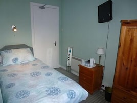 Standard Tek Kişilik Oda, Ortak Banyo (Room only) | Ütü/ütü masası, ücretsiz kablosuz İnternet, çarşaf takımı 