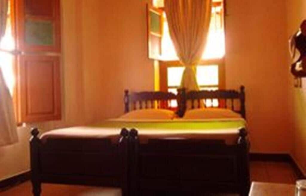deluxe double room | in-room safe, free wifi, bed sheets