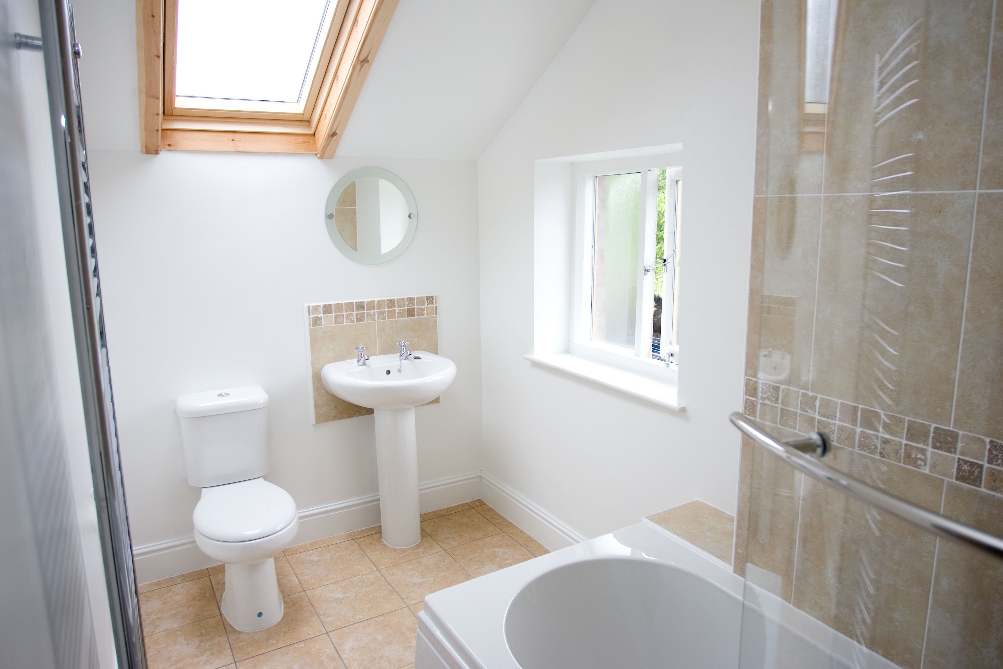Kamar Double Superior | Kamar mandi | Shower, pengering rambut,  dan handuk