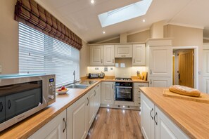 Apartment, Ensuite (Lanaberry Lodge) | Private kitchen | Full-size fridge, microwave, coffee/tea maker, electric kettle - St. Tinney Farm (Camelford)