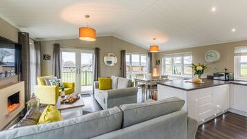 Apartment, Ensuite (Sunnybanks) | Lounge | Pub