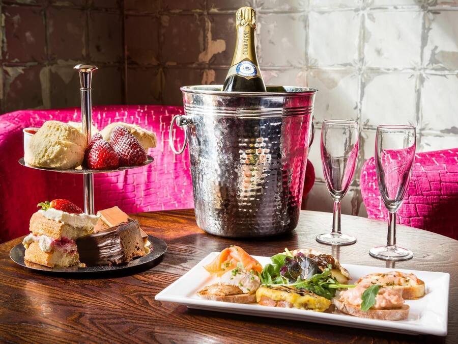 Breakfast, lunch, dinner served; local cuisine