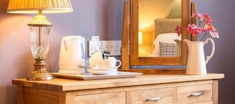 The Lounge Hotel and Bar
