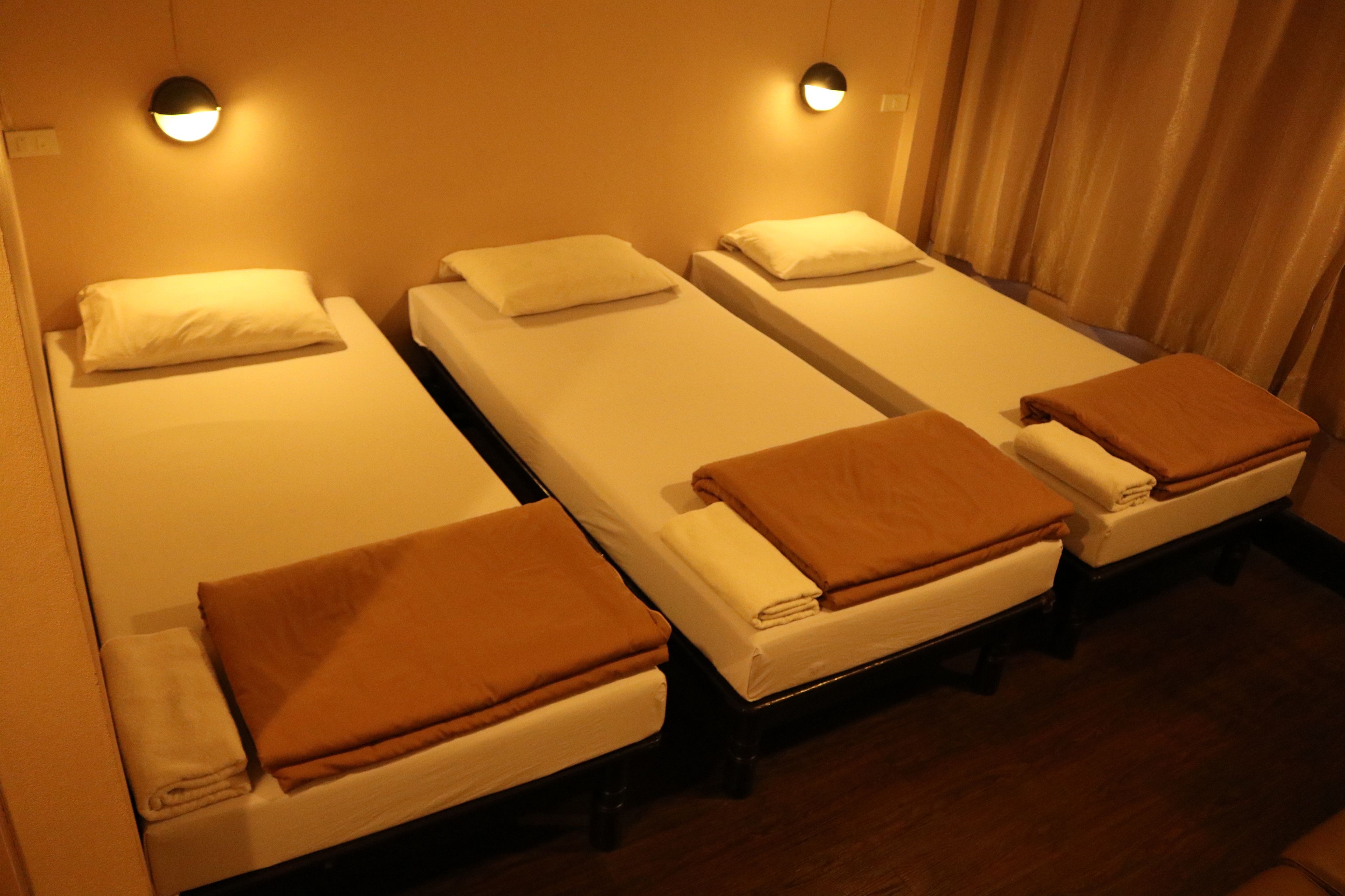 standard triple bed | desk, free wifi