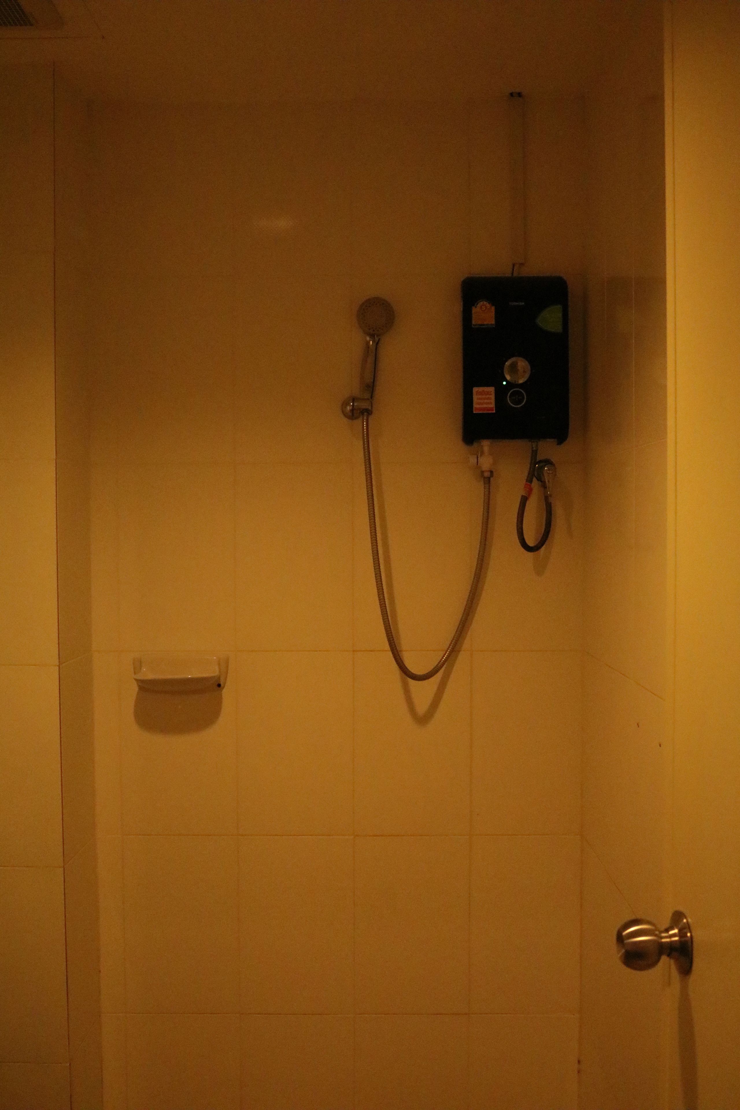 standard triple bed | bathroom | free toiletries, towels