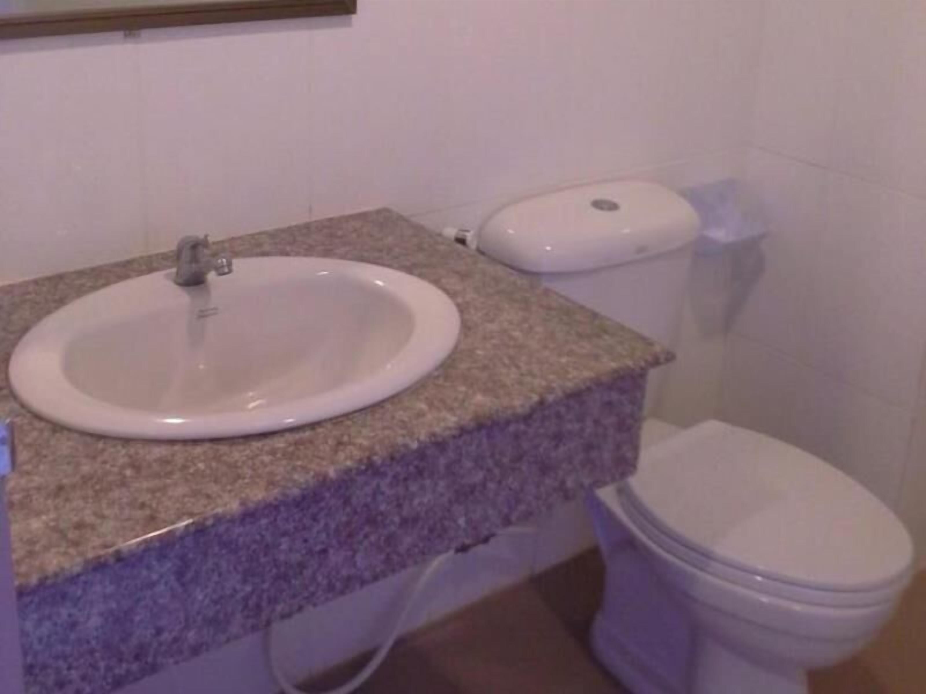 free toiletries, towels