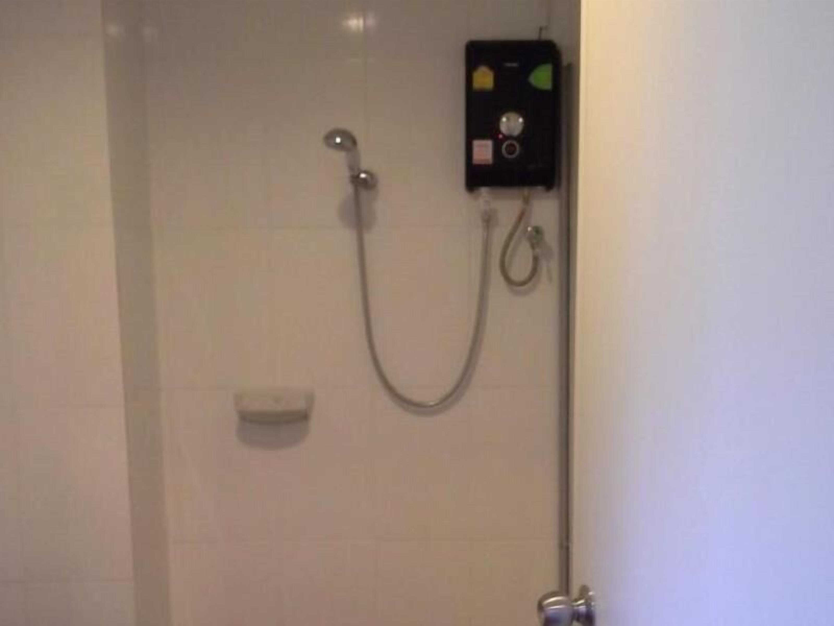 free toiletries, towels