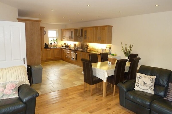 Standard Cottage, 2 Bedrooms (sleeps 5) | Living area | Flat-screen TV, DVD player