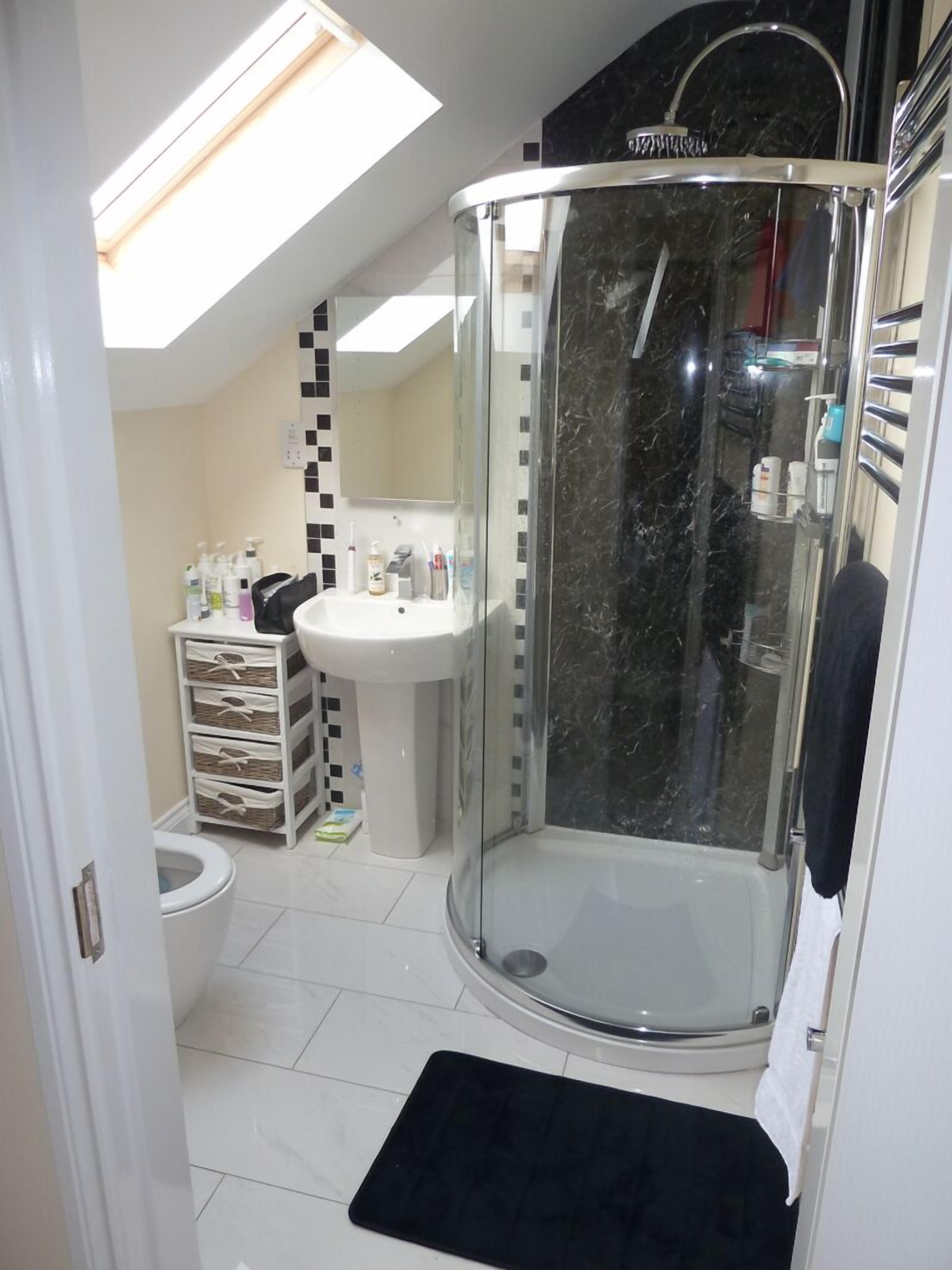 Standard Cottage, 2 Bedrooms (sleeps 5) | Bathroom