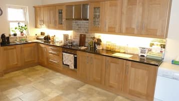 Standard Cottage, 2 Bedrooms (sleeps 5) | Private kitchen