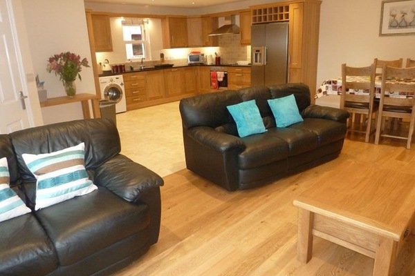 Standard Cottage, 2 Bedrooms (sleeps 6) | Living area | Flat-screen TV, DVD player