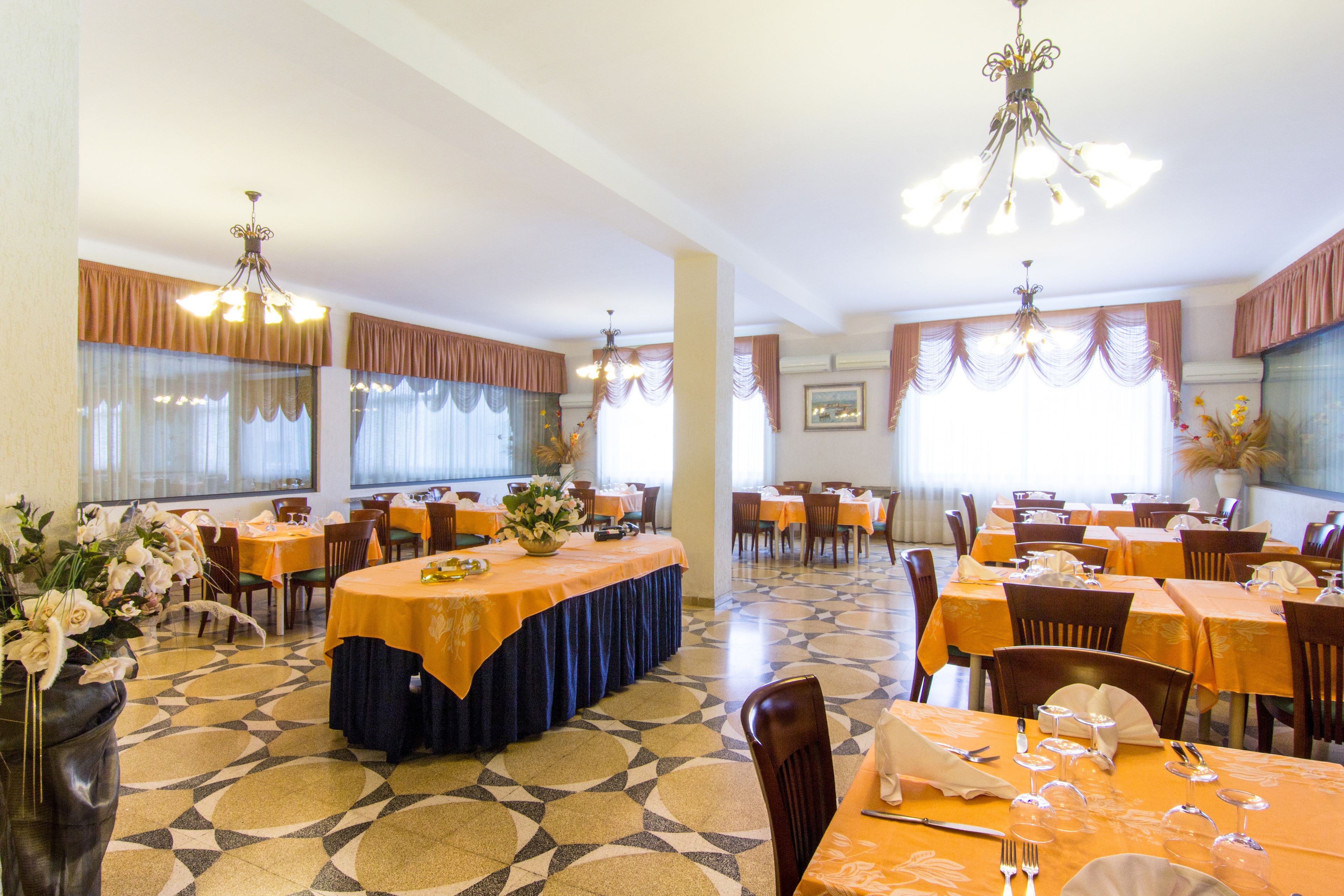 Tägliches Frühstücksbuffet gegen Gebühr