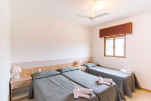 Quadruple Room | In-room safe, cots/infant beds, rollaway beds, WiFi - Racar Hotel & Resort (Lecce)