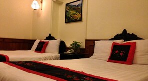 Hochwertige Bettwaren, Minibar, Zimmersafe, Schreibtisch