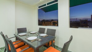 One bedroom Apartment for family of 5 with balcony | Utsikt från rummet