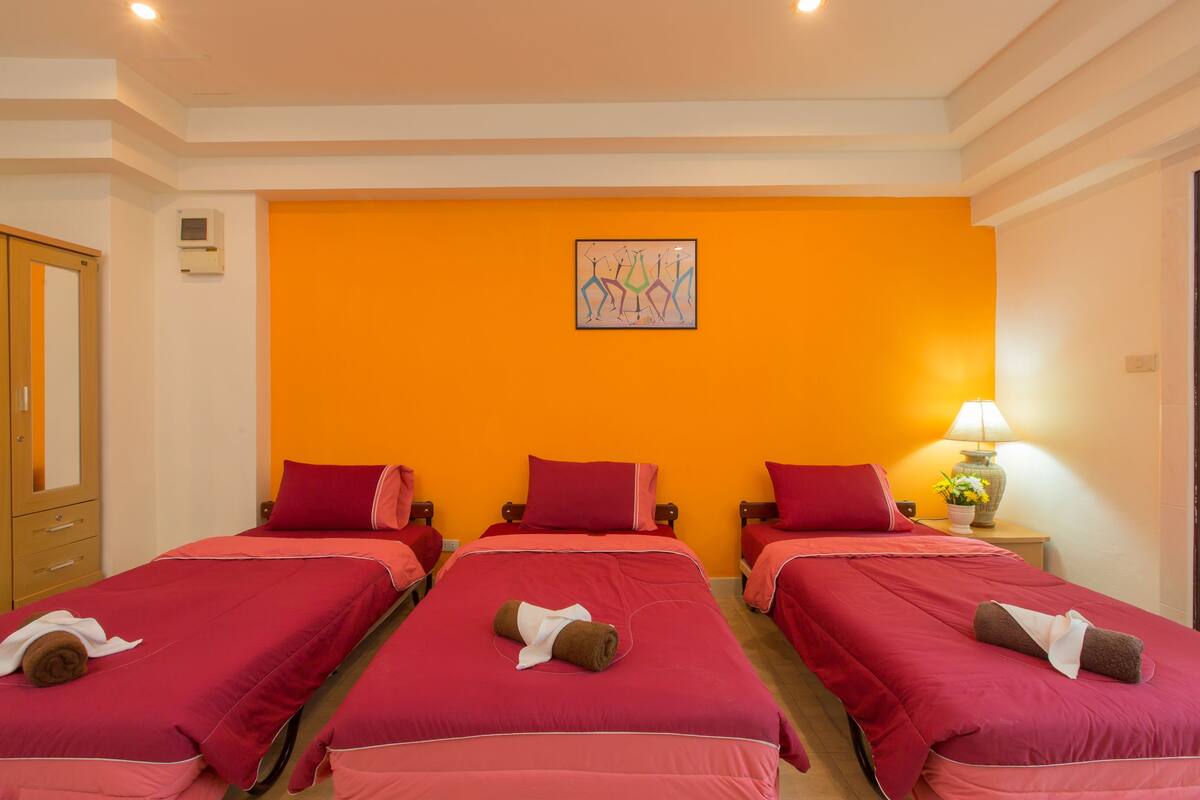 Studio with Single Bed (3 Adults) | 객실 내 금고, 침대 시트