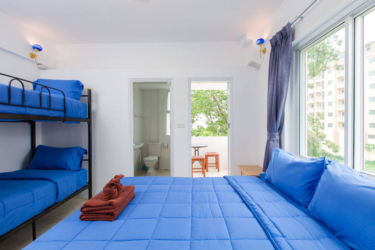 One-Bedroom Apartment (13 Adults) | 객실 내 금고, 침대 시트