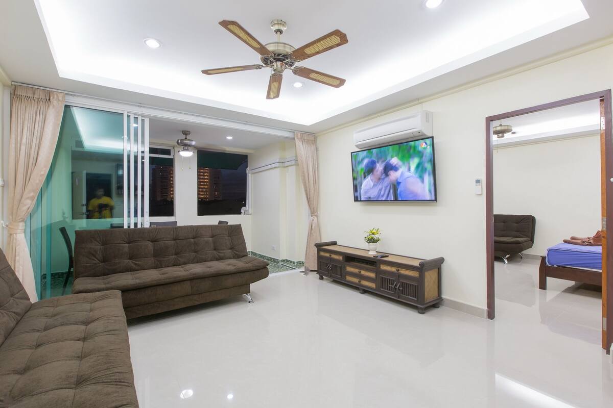 One bedroom Apartment for family of 5 with balcony | 객실 내 금고, 침대 시트
