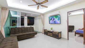 One bedroom Apartment for family of 5 with balcony | In-room safe, bed sheets