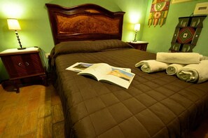 Desk, free WiFi, bed sheets - Manouche B&B Bistrot (Caserta)