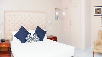 مكتب ومساحة عمل للكمبيوتر المحمول وواي فاي