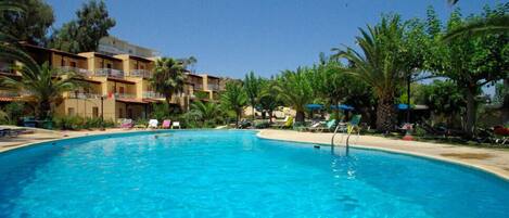 Outdoor pool, pool umbrellas, sun loungers