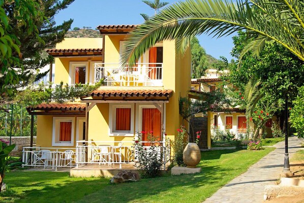 Property grounds - Talea Beach (Mylopotamos)