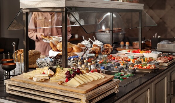 Daily buffet breakfast (EUR 14.9 per person)