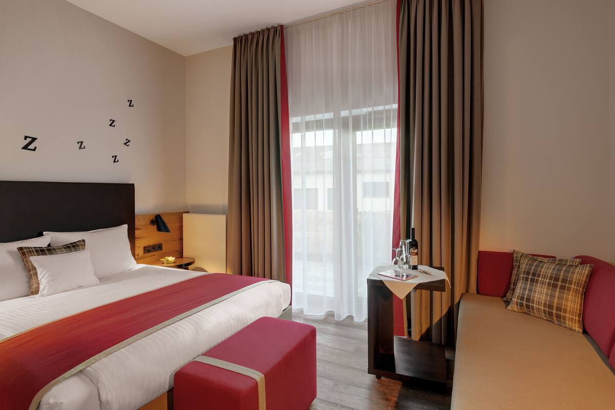 Superior Triple Room | Premium bedding, in-room safe, desk, laptop workspace
