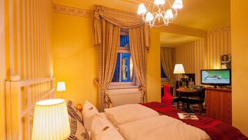 Standard-Doppelzimmer, 1 Schlafzimmer | Wohnbereich | Flachbildfernseher