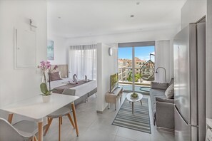 Deluxe Studio | Living area