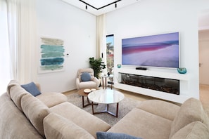 Deluxe Bungalow, Private Heated Pool | Living area