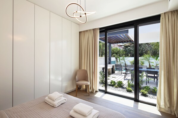 Deluxe Bungalow, Private Heated Pool | ตู้นิรภัยในห้องพัก, ผ้าม่านกันแสง, เตารีด/โต๊ะรีดผ้า, Wi-Fi ฟรี