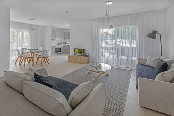 Comfort Suite, 3 Bedrooms | Living area | Flat-screen TV