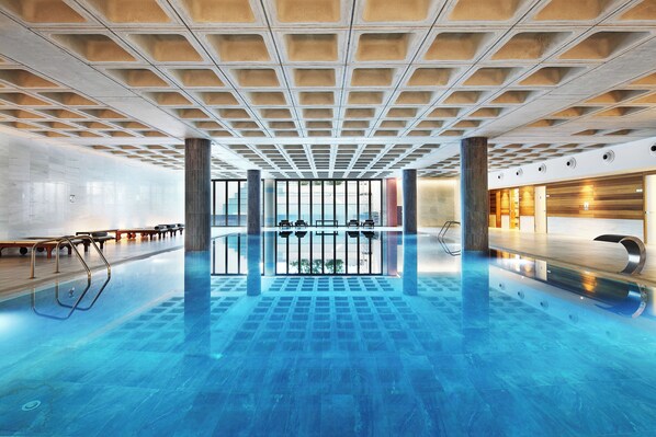 Indoor pool, 2 outdoor pools, pool umbrellas, pool loungers