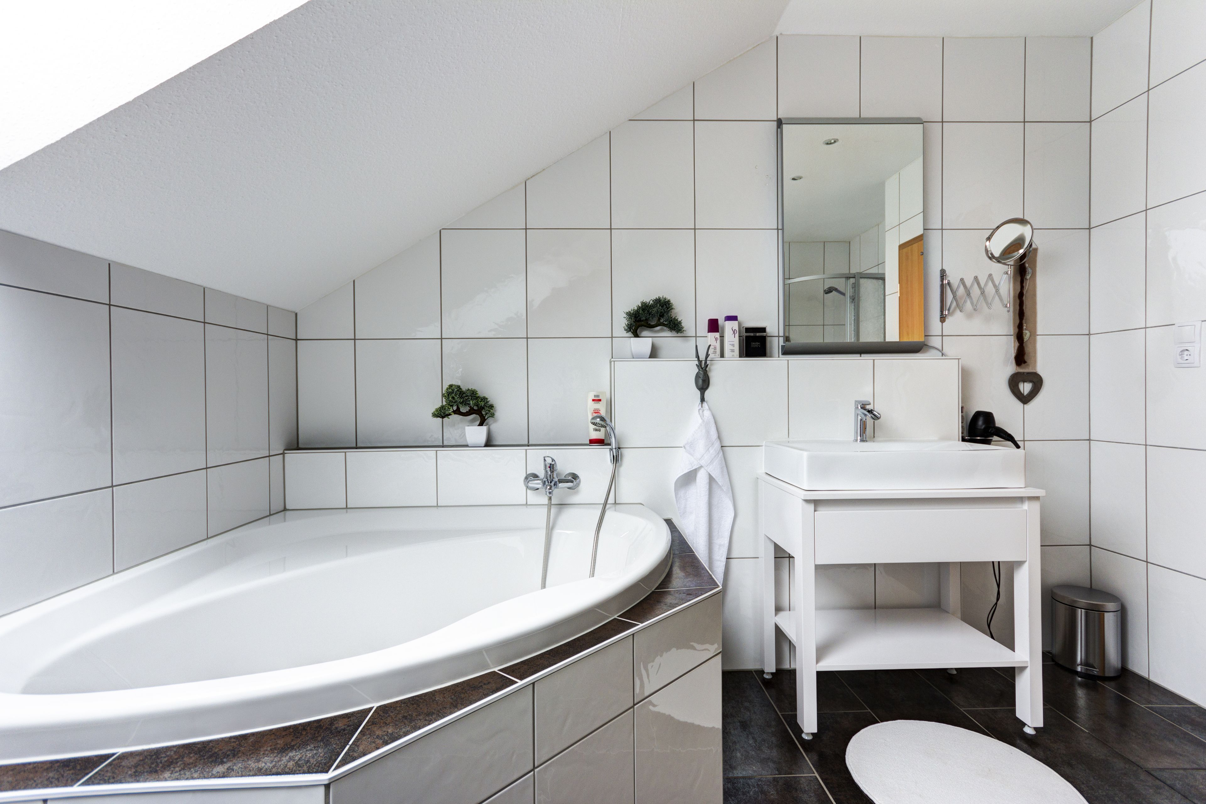 suite | bathroom | shower, free toiletries, hair dryer, towels