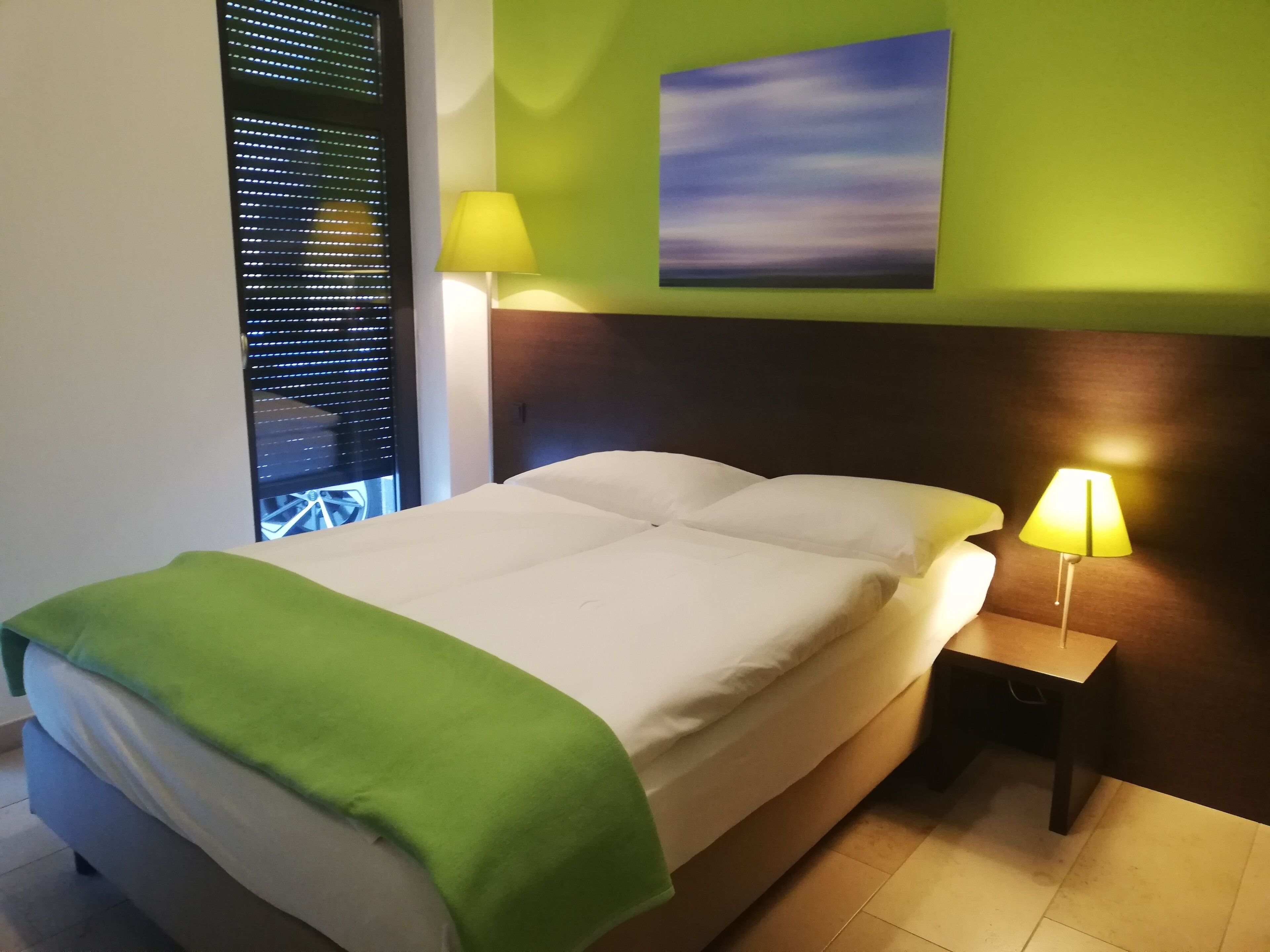 economy double room (with french bed (140x200)) | hypo-allergenic bedding, in-room safe, desk, soundproofing