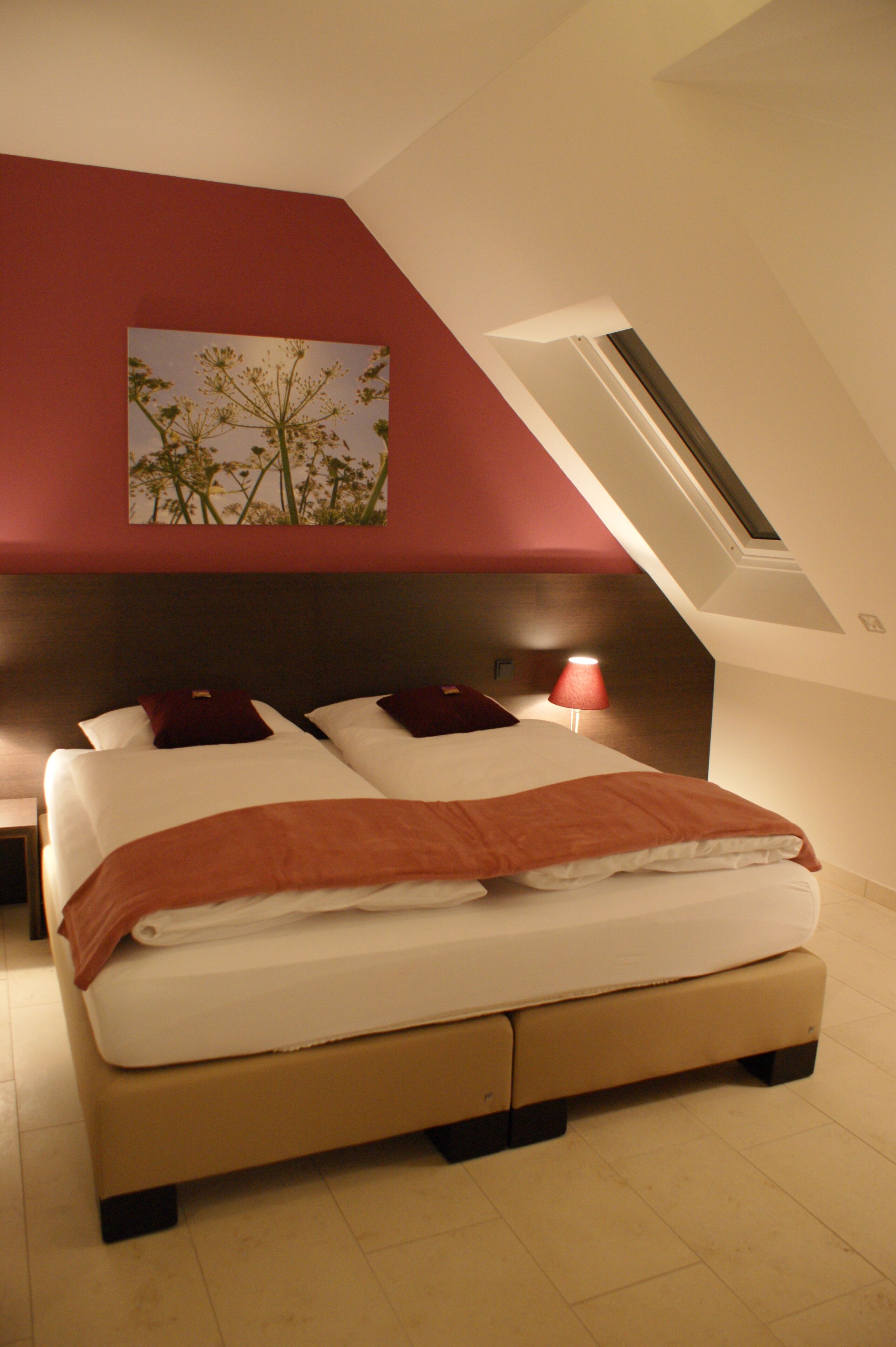 Hypo-allergenic bedding, in-room safe, desk, soundproofing