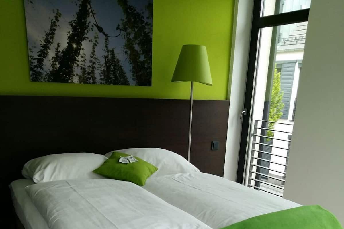 Hypo-allergenic bedding, in-room safe, desk, soundproofing