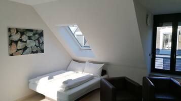 Familienzimmer (5 Bett Zimmer) | Allergikerbettwaren, Zimmersafe, Schreibtisch, schallisolierte Zimmer