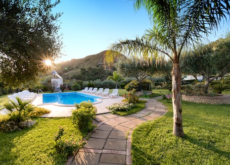 Seasonal outdoor pool, a rooftop pool, pool umbrellas, pool loungers. Villa Garden