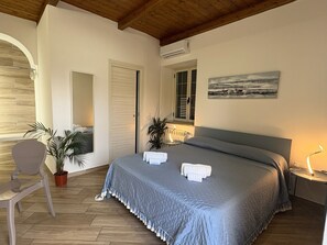Classic Double Room | Soundproofing, free WiFi, bed sheets - Villa Garden (Drapia)