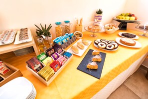 Petit déjeuner buffet servi tous les jours en supplément