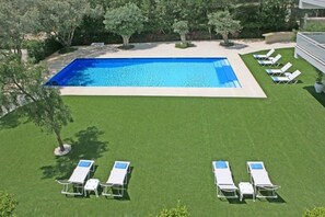 Outdoor pool, pool loungers