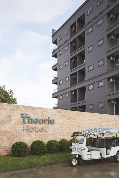 Theorie Hotel Sukhumvit 107 by SLH