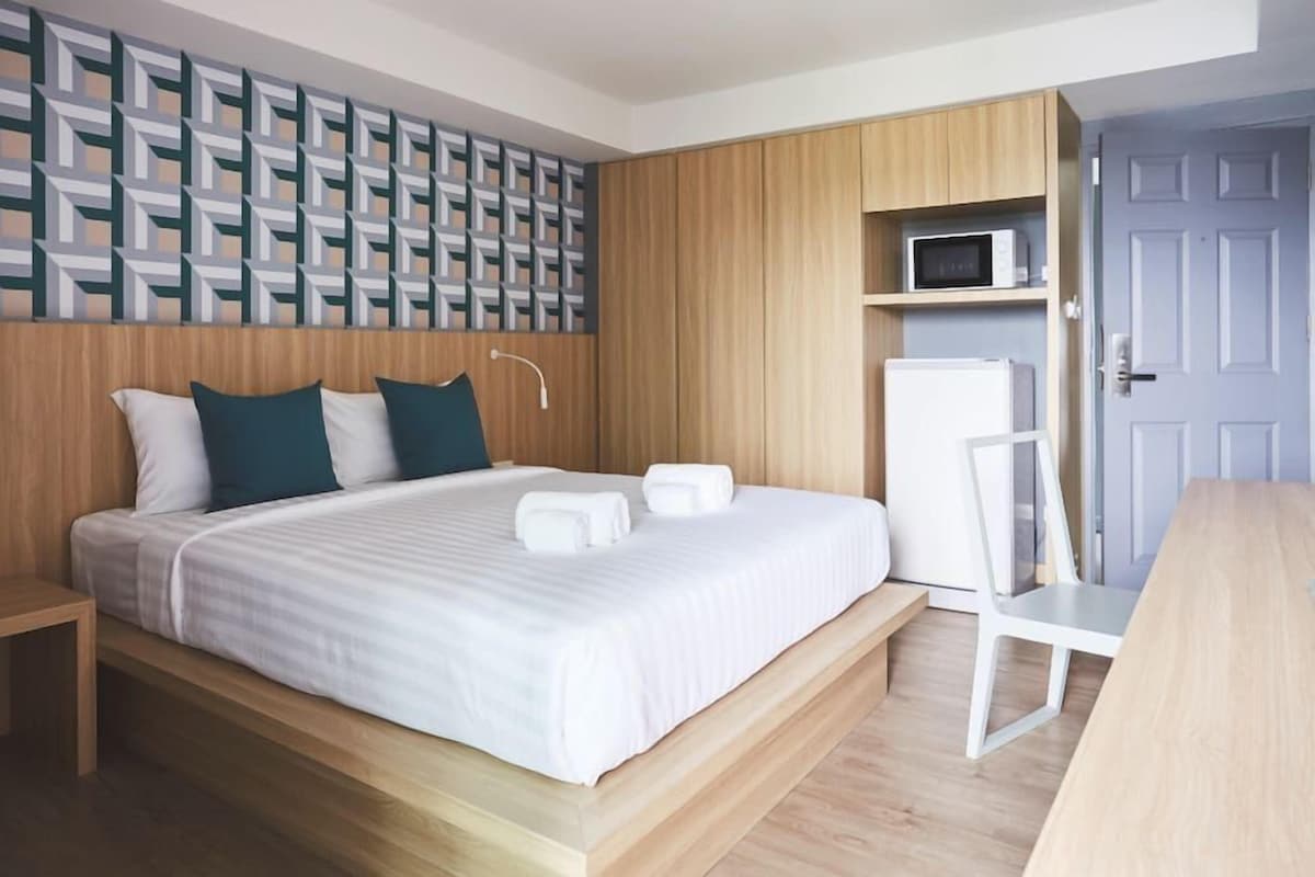 Minibar, coffres-forts dans les chambres, bureau, Wi-Fi gratuit