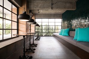 Coin salon dans le hall